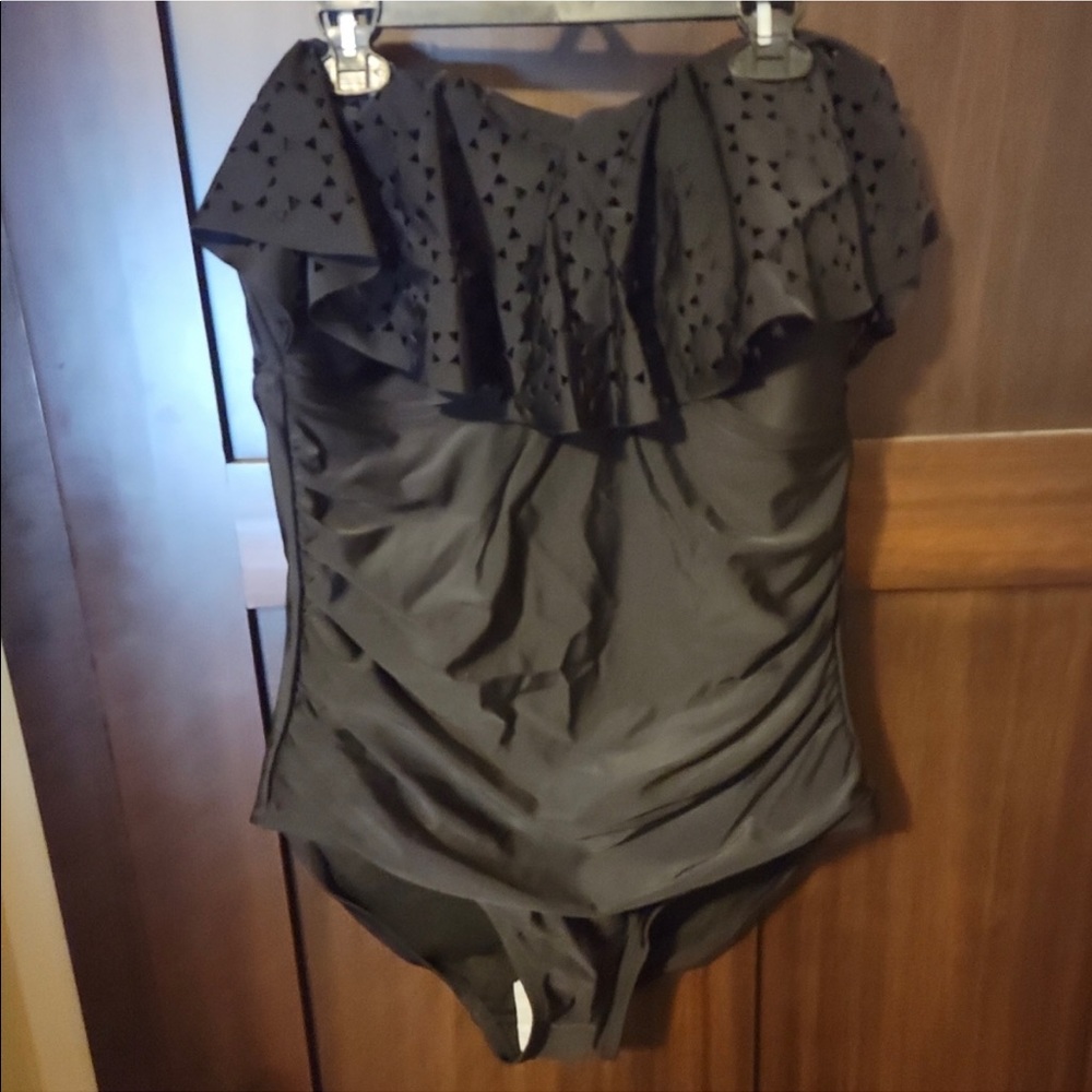 NWT Women's Black Convertable Strap
One-Piece Swimsuit Size XL X-Large